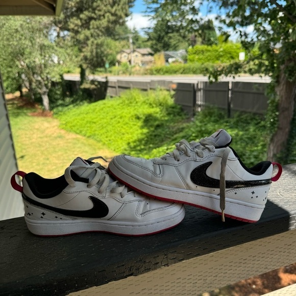 Nike Kids Court Borough‎ 2 SE White Very Berry Size 5.5Y - Picture 7 of 9
